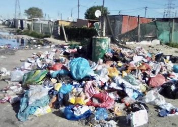 YWFL in Ekuthuleni slum settlement lead the community into the cleaning of its dump sites